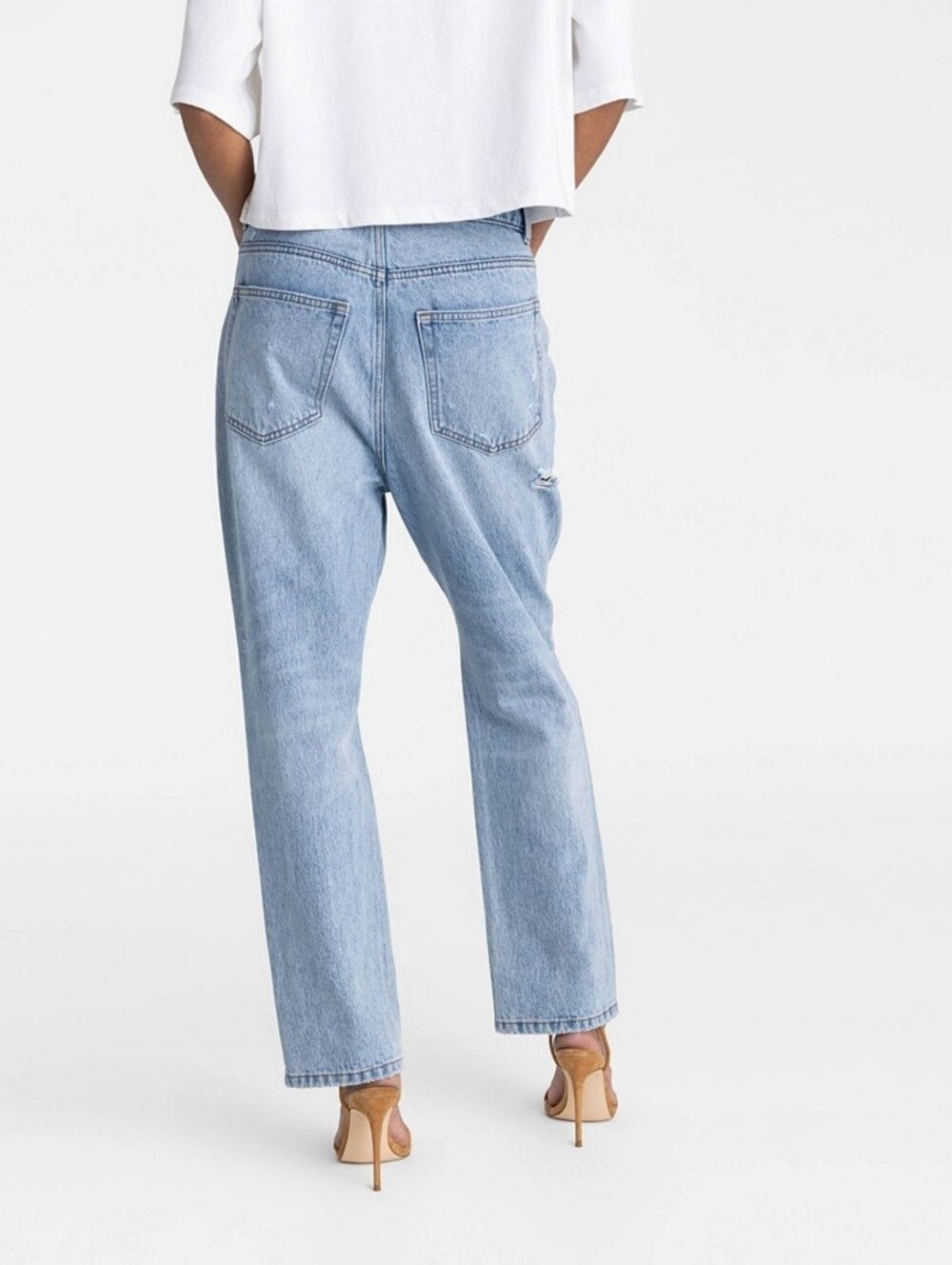 NWT KBB By Kahlana Women's Light Wash High-Rise Straight Leg Jeans Size 4 - Picture 2 of 13
